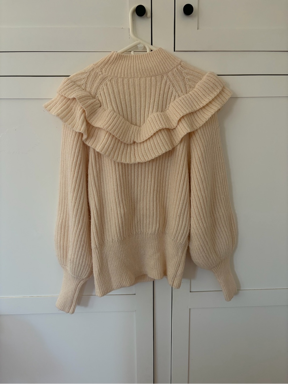 H&M Cream Ruffle Flounced Mock Neck Puff Sleeve Chunky Sweater Size Medium - Picture 7 of 8